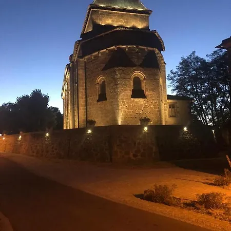 Des Roses Oradour-Fanais