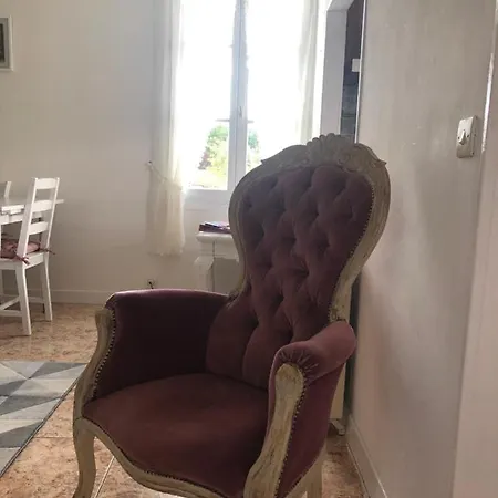 Des Roses Holiday home Oradour-Fanais