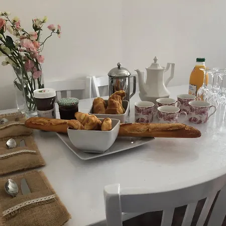 Des Roses Oradour-Fanais