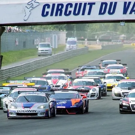 Des Roses Oradour-Fanais