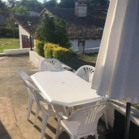 Des Roses Feriehus Oradour-Fanais