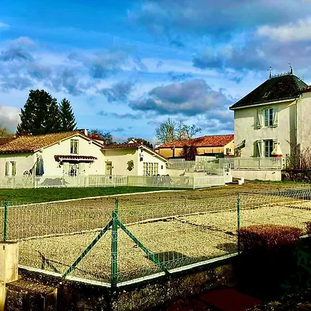 Дом отдыха Des Roses Oradour-Fanais