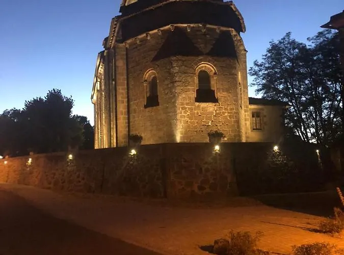 Des Roses Oradour-Fanais