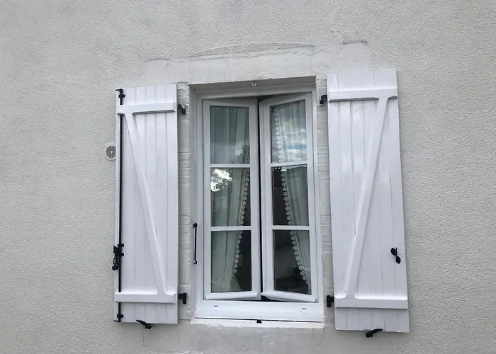 Des Roses Oradour-Fanais