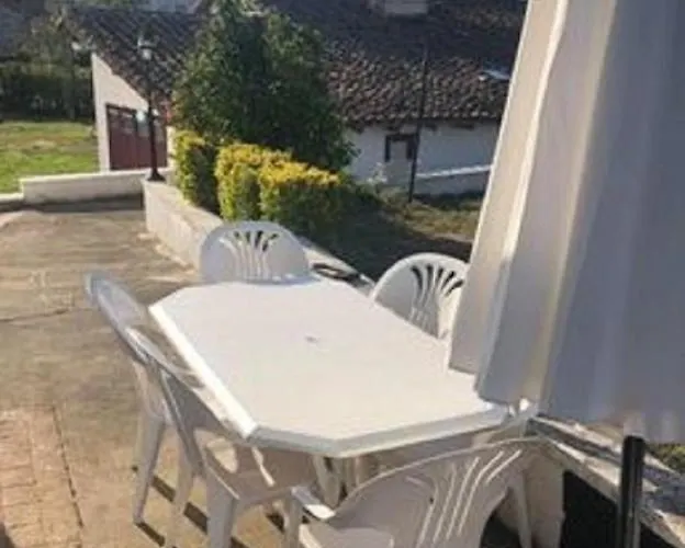 Des Roses Holiday home Oradour-Fanais