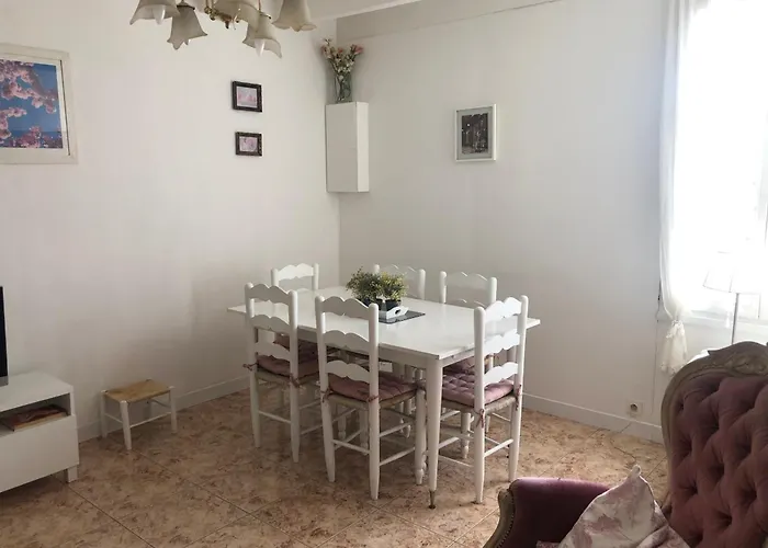 Holiday home Des Roses Oradour-Fanais