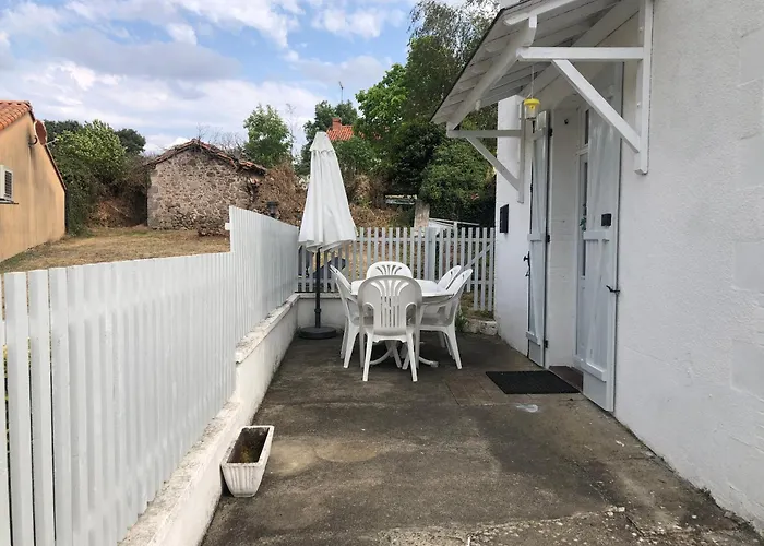 Des Roses * Oradour-Fanais